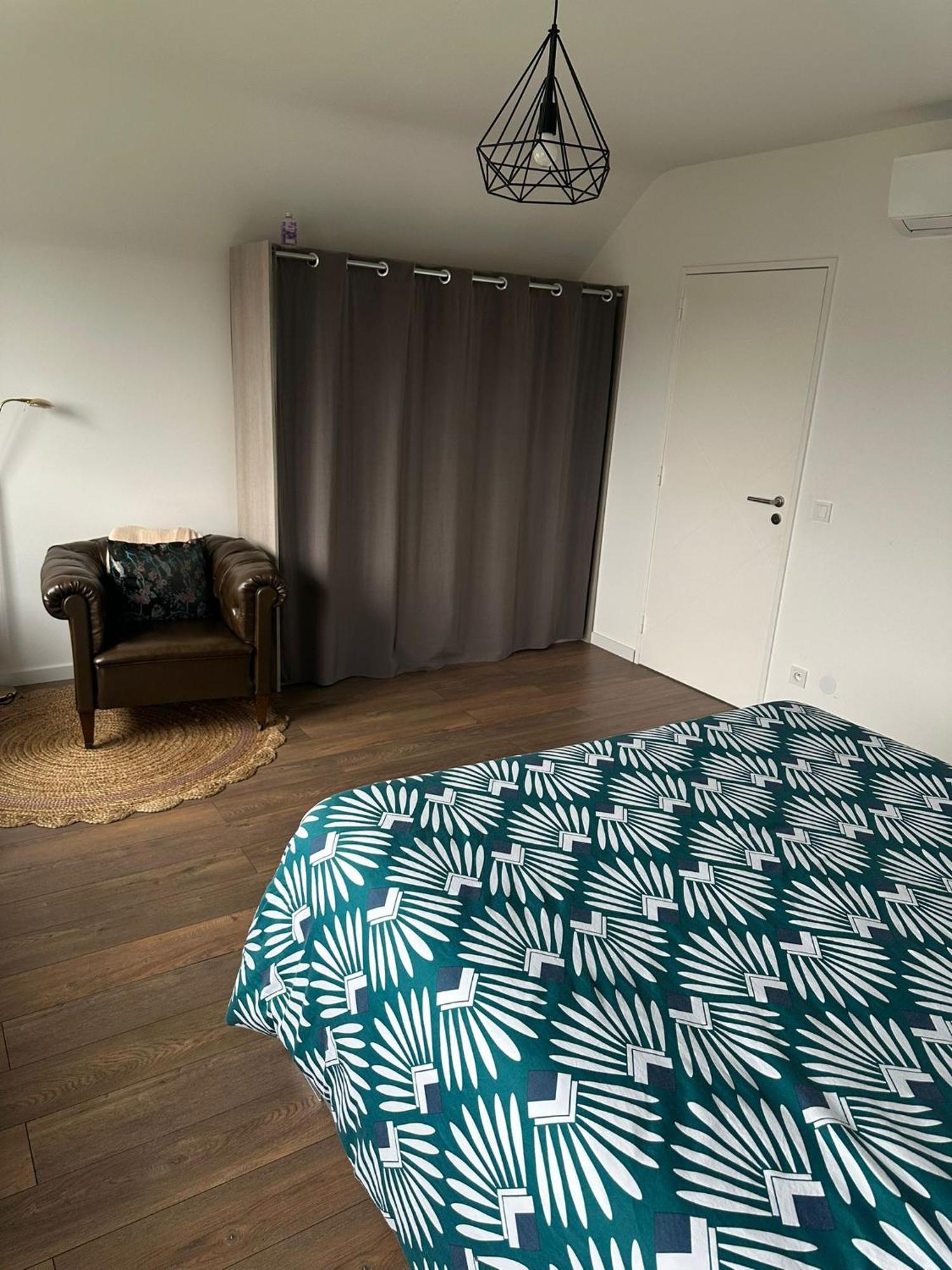 Apartment Vaste Avec Parking Gratuit, Borne Dispo Et Espace De Travail
