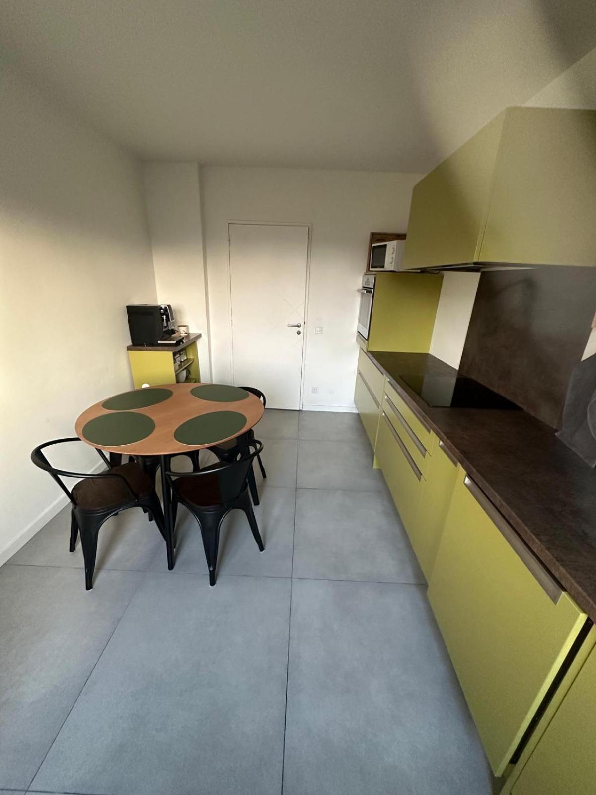 Vaste Avec Parking Gratuit, Borne Dispo Et Espace De Travail Apartment *